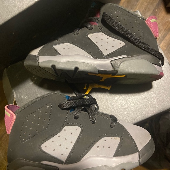 Sneakers - Picture 4 of 7